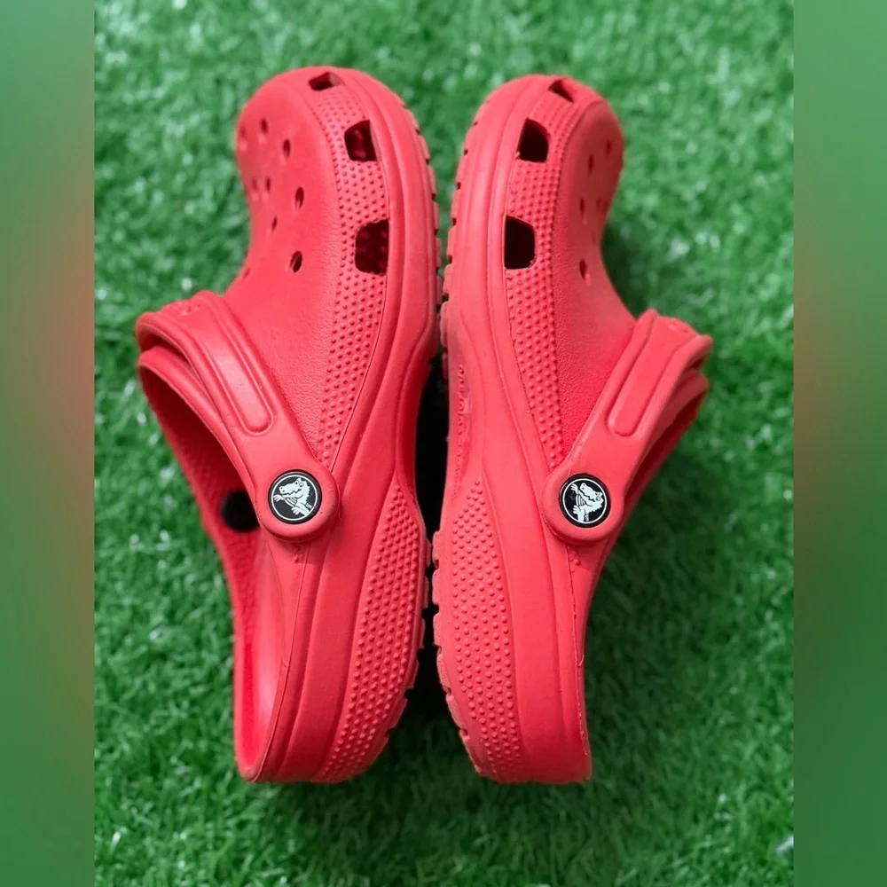 Crocs Unisex Red Clogs Size M-5 W-7‎